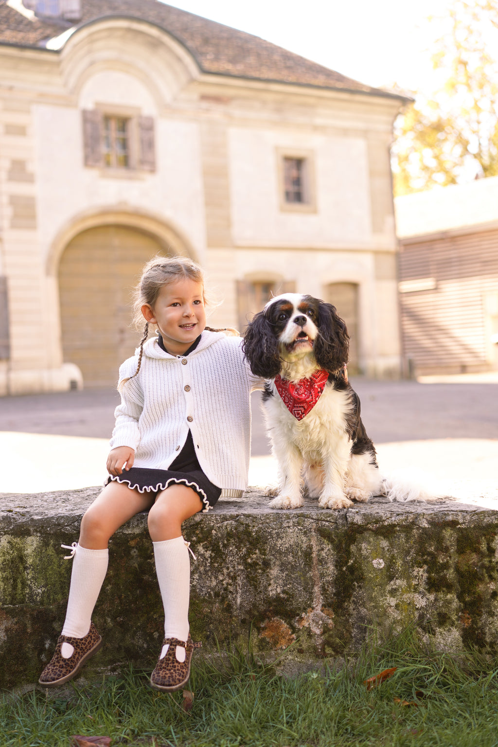 Children’s Hooded cardigan in Pure Ultrafine Merino Wool – Unisex