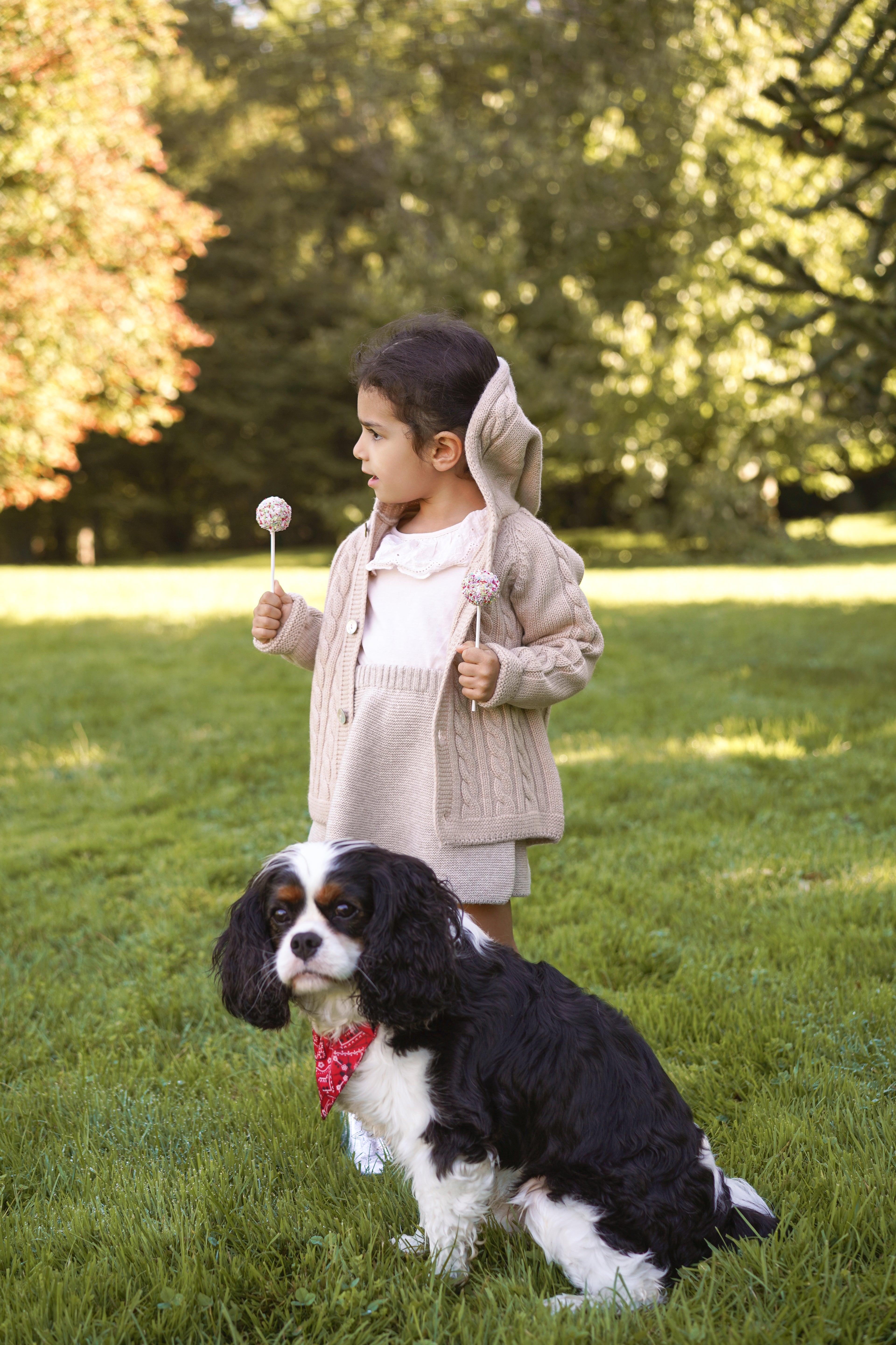 Children's hooded cardigan with braids in pure ultrafine merino wool