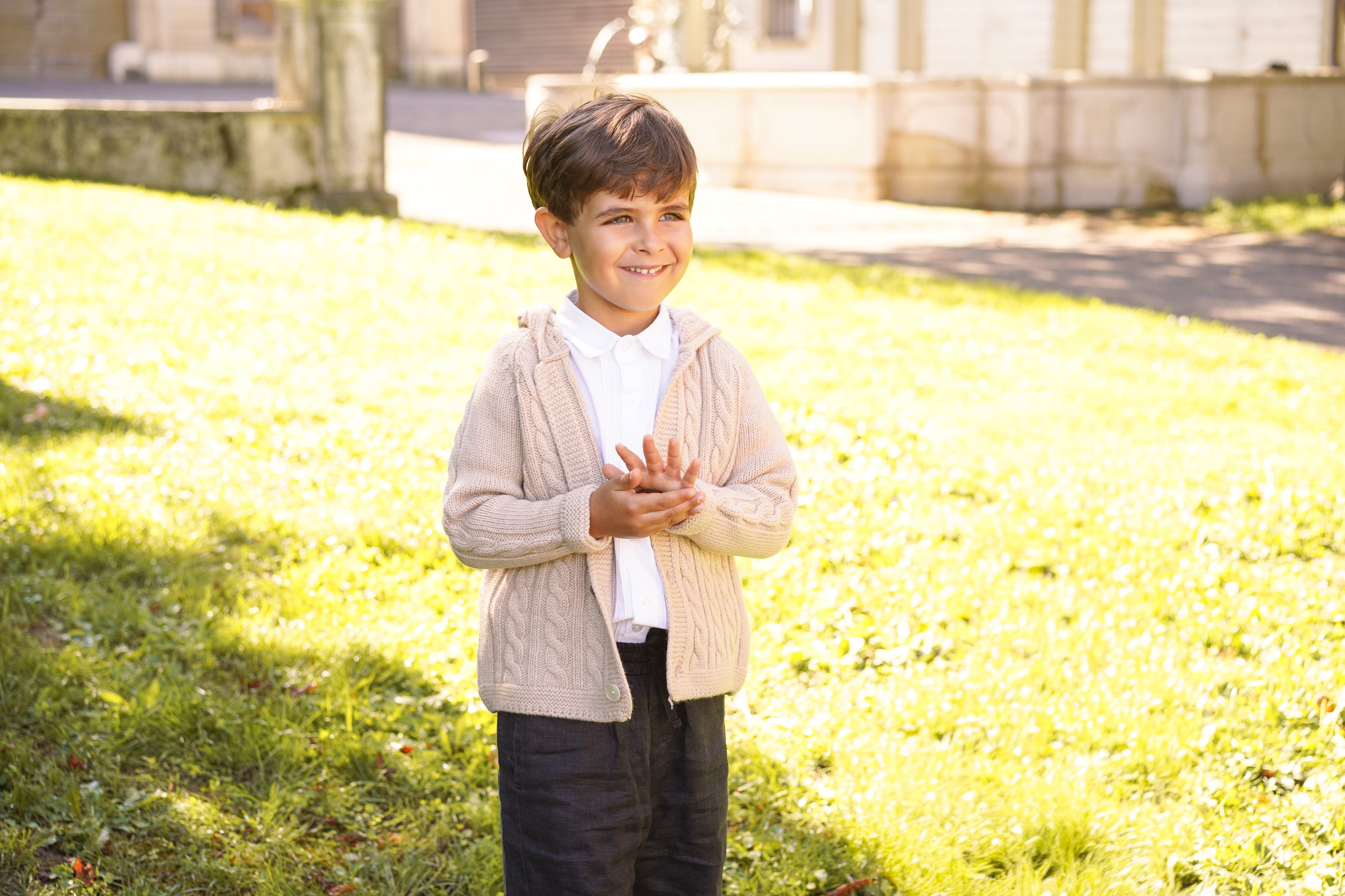 Children's hooded cardigan with braids in pure ultrafine merino wool